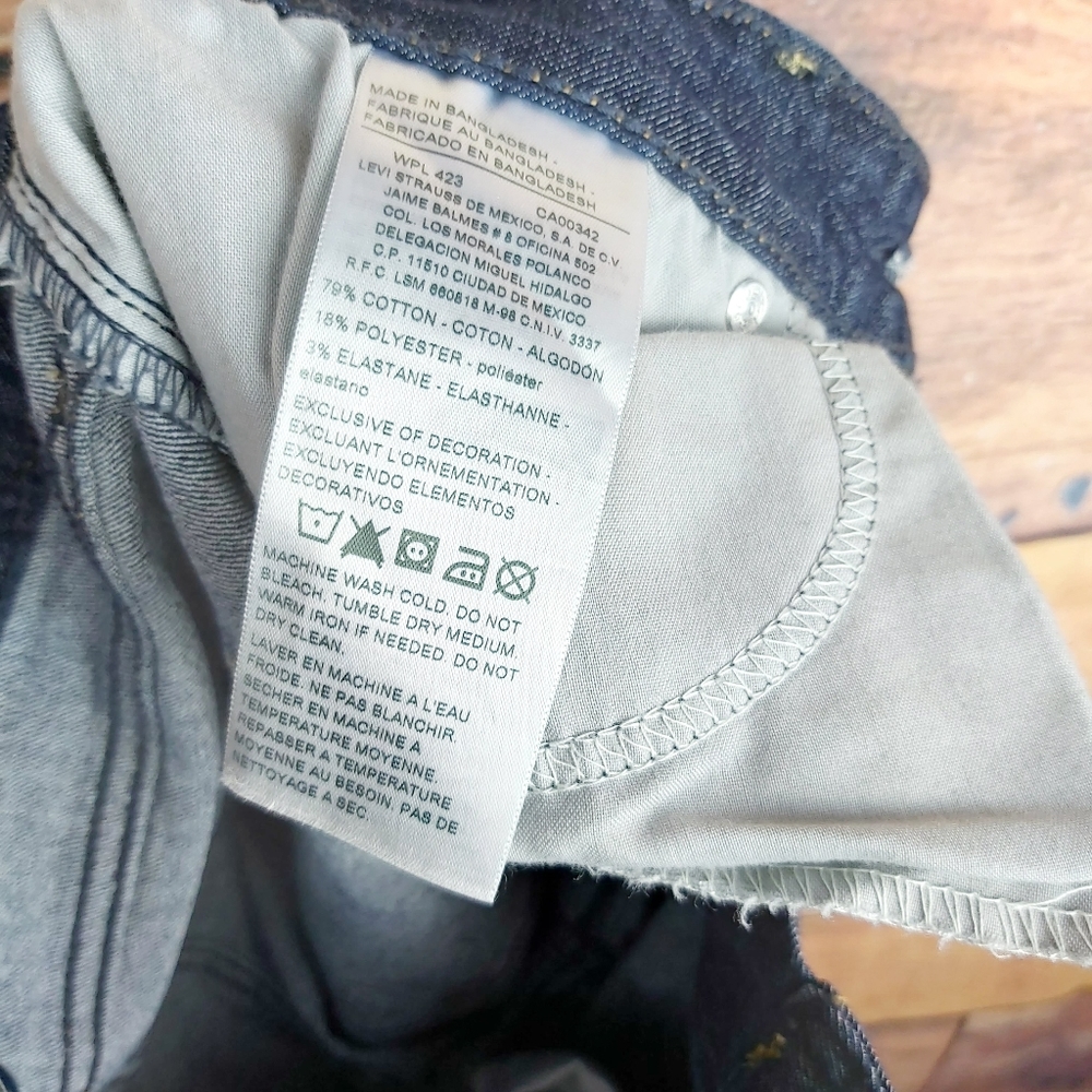 Levi's Signature Crop Capri Jeans - Picture 6 of 7